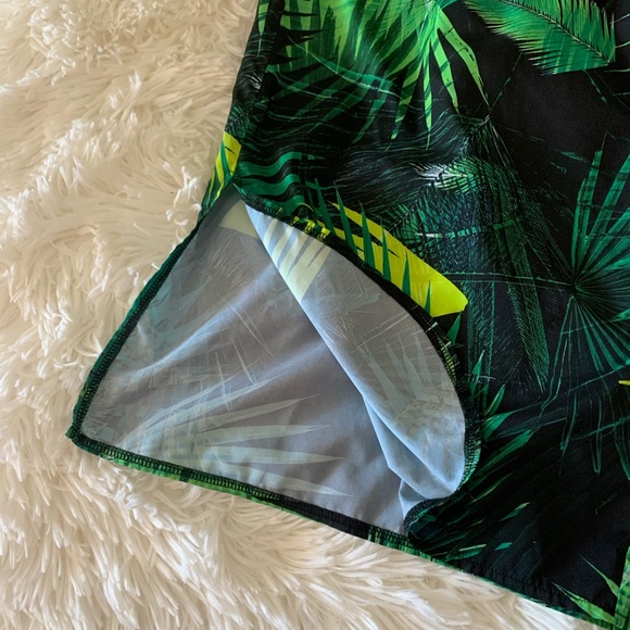 Fabletics Sz M. Breezy Black and Green Leaf Capri pants. - Picture 5 of 7